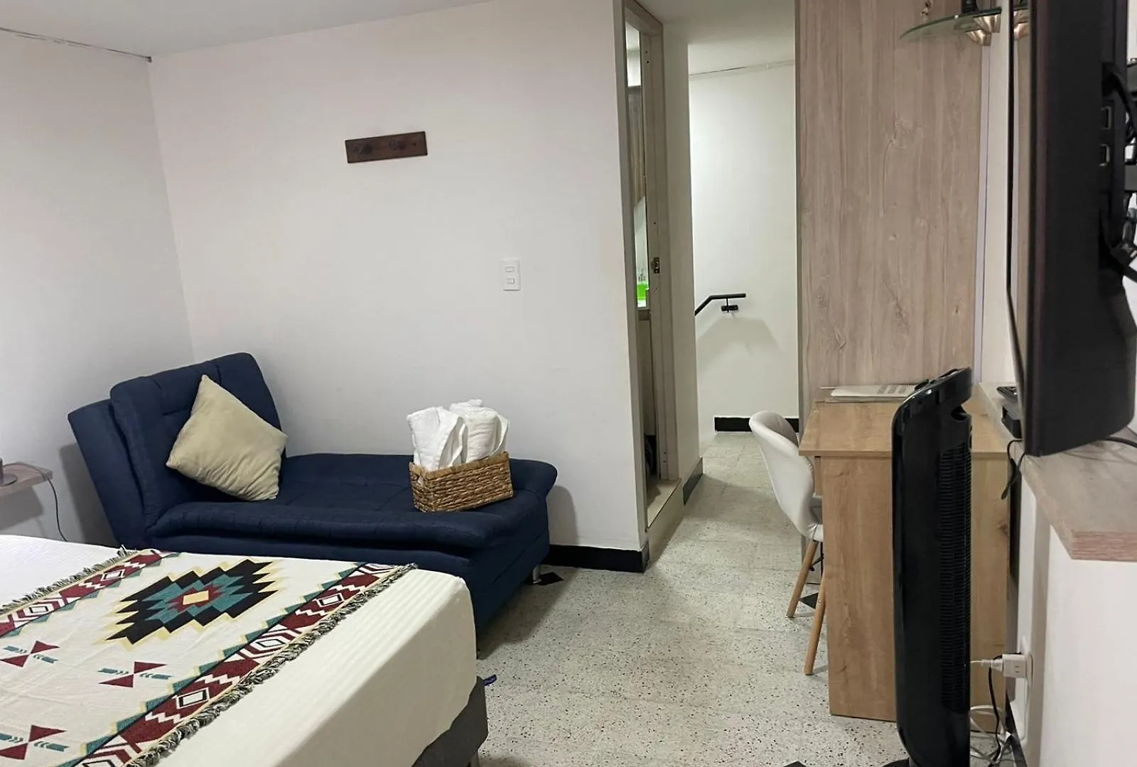 Apartment Loft Central, Cerca A Laureles Guarda Meletas Gratis!! Medellin