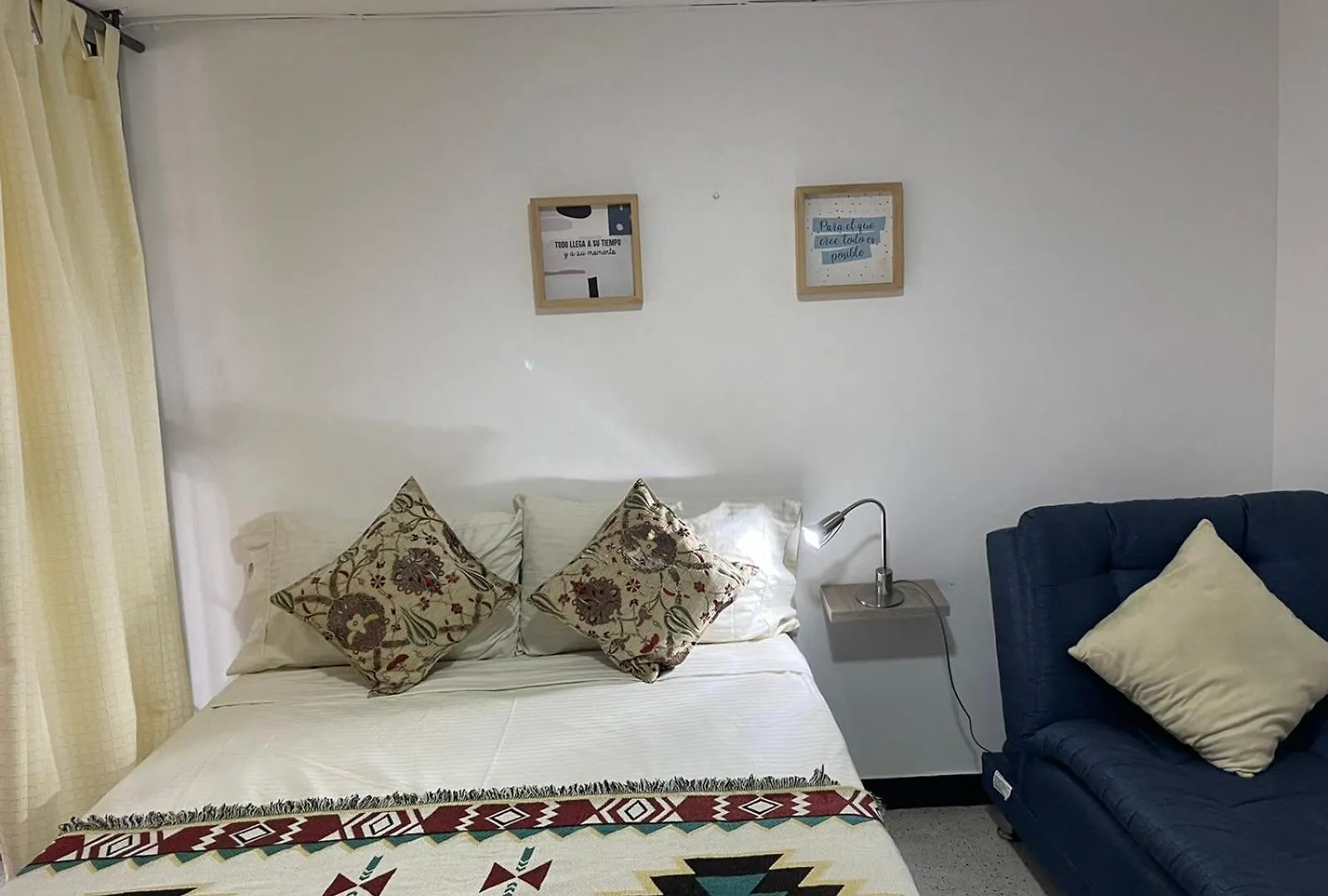 Loft Central, Cerca A Laureles Guarda Meletas Gratis!! Medellin Apartment