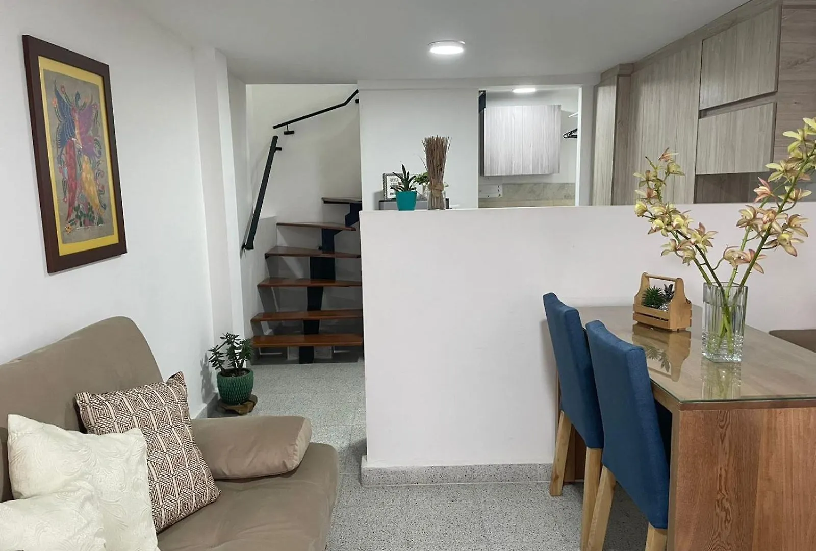 Loft Central, Cerca A Laureles Guarda Meletas Gratis!! Medellin Colombia