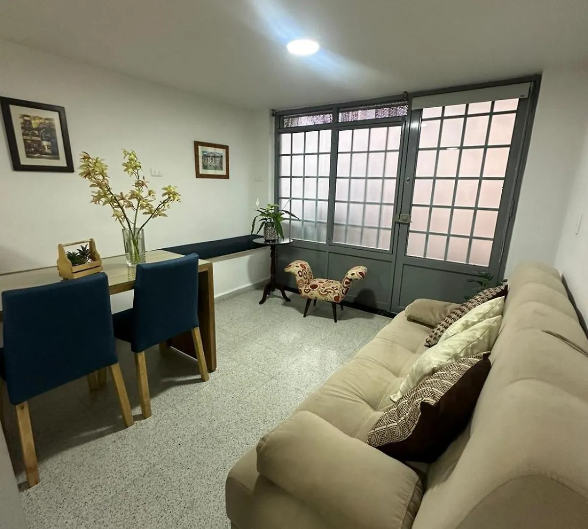 Loft Central, Cerca A Laureles Guarda Meletas Gratis!! Medellin Apartment