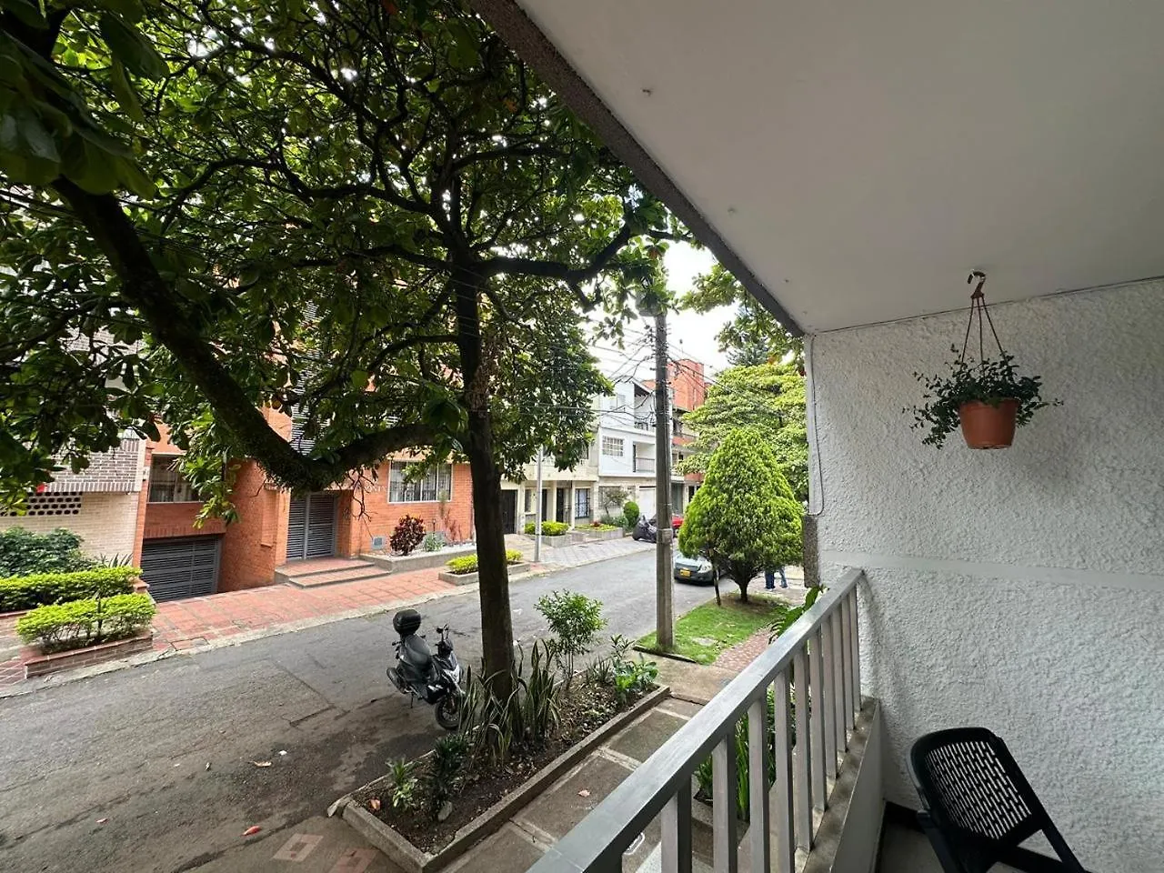 Loft Central, Cerca A Laureles Guarda Meletas Gratis!! Medellin Apartment