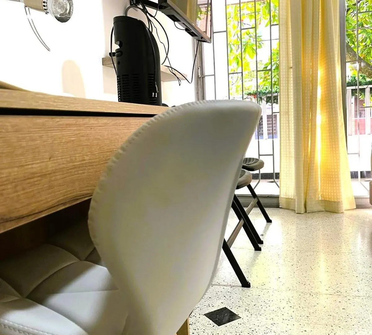 Loft Central, Cerca A Laureles Guarda Meletas Gratis!! Medellin Apartment