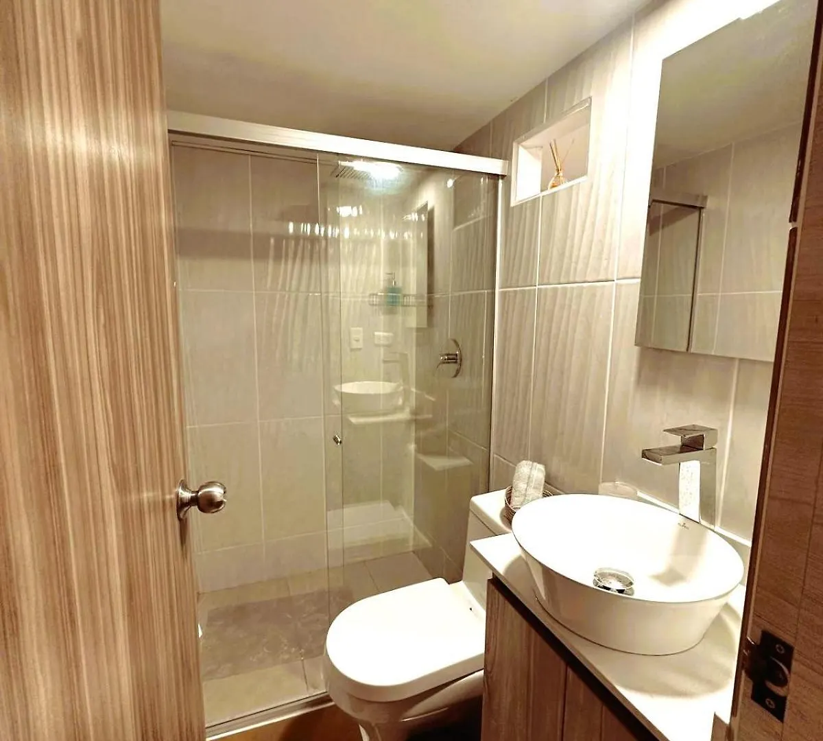 Apartment Loft Central, Cerca A Laureles Guarda Meletas Gratis!! Medellin